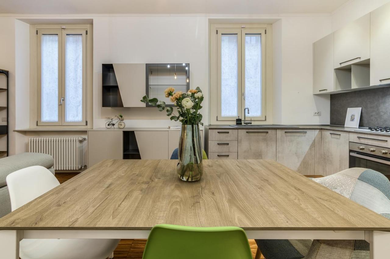 Beplace Apartments In Isola Milan Exterior photo